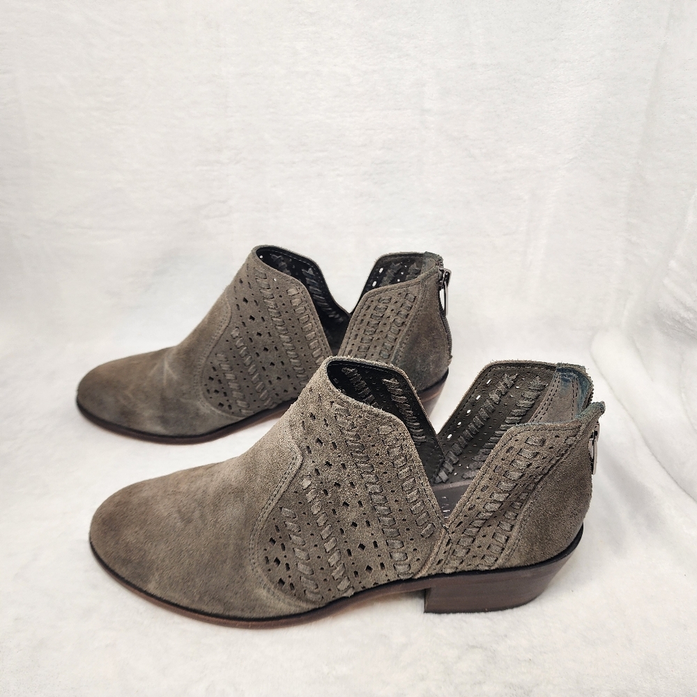 Vince Camuto Prasata Size 9 Taupe Zip Baxk Bootie